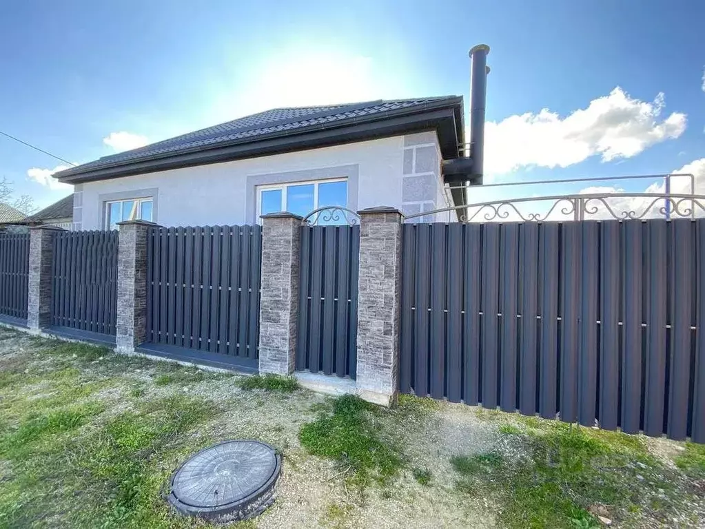 Дом в Краснодарский край, Крымск ул. Комарова, 131 (97 м) - Фото 1