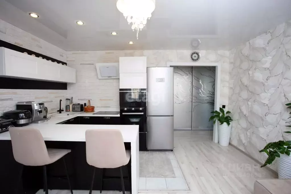 2-к кв. Тюменская область, Тюмень проезд Ямбургский, 3 (52.0 м) - Фото 2