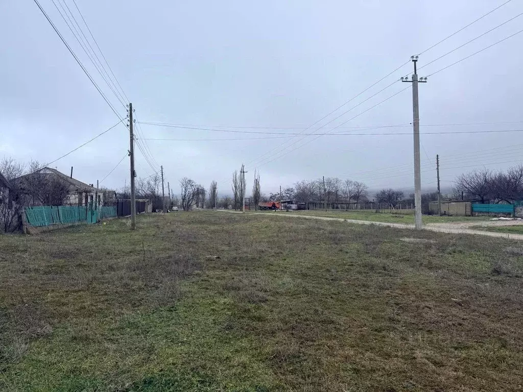 Участок в Крым, Кировский район, Первомайское с/пос, с. Отважное ул. ... - Фото 1