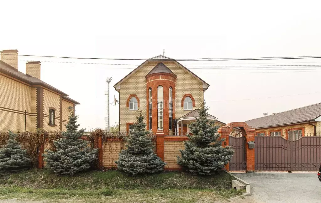 Дом в Тюменская область, Тюмень Калининская ул. (264 м) - Фото 1