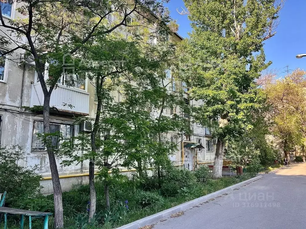 2-к кв. Волгоградская область, Волгоград ул. Курчатова, 4 (40.7 м) - Фото 0