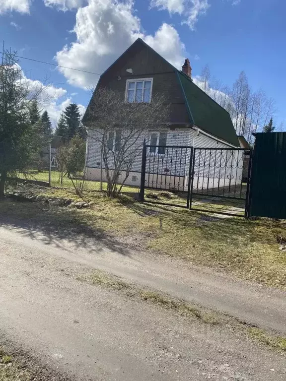 Дом в Ленинградская область, Выборгский район, Рощинское городское ... - Фото 1