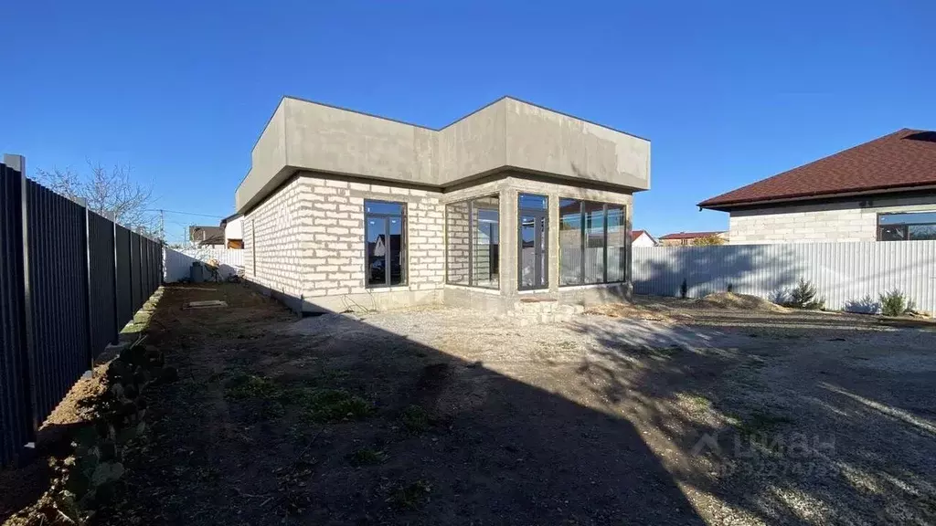 Дом в Крым, Сакский район, с. Уютное, Прибой СПК ул. Каштановая, 39 ... - Фото 1