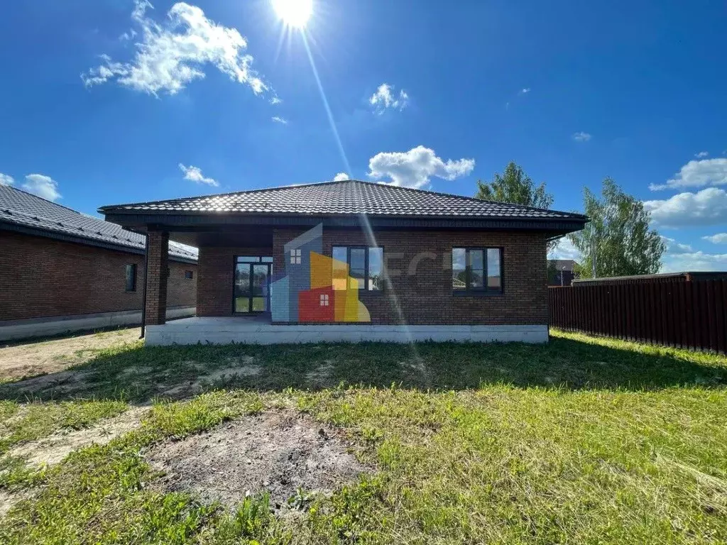 Дом в Тульская область, Дубенский район, Воскресенское с/пос, с. ... - Фото 1