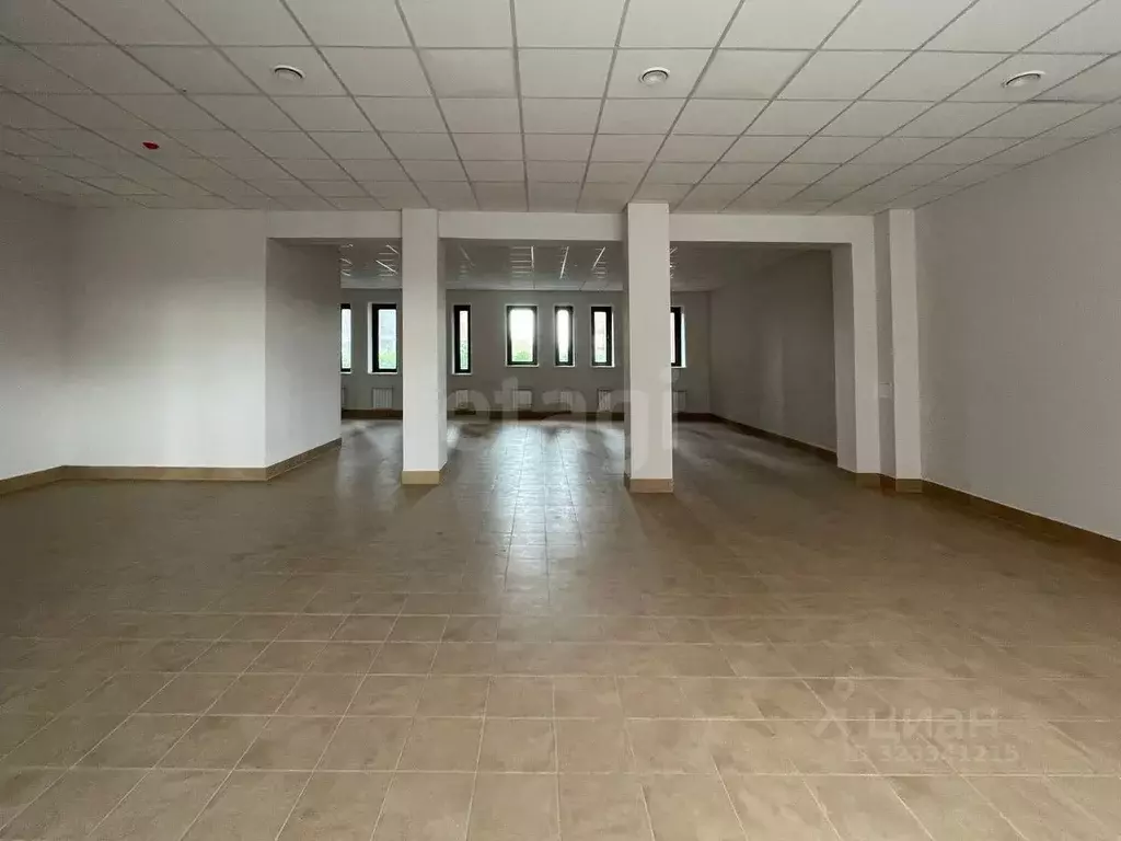 Помещение свободного назначения в Красноярский край, Красноярск наб. ... - Фото 1