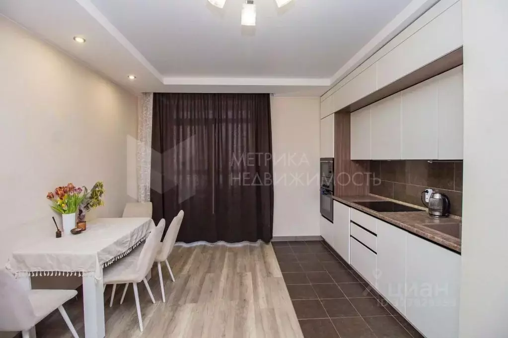 1-к кв. Тюменская область, Тюмень ул. Фармана Салманова, 12 (43.6 м) - Фото 1