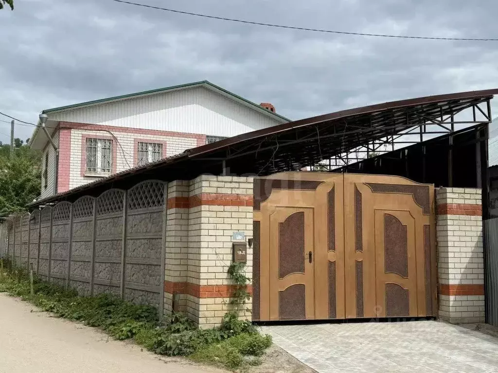 Дом в Саратовская область, Саратов 2-й имени Е.И. Пугачева мкр, 2-я ... - Фото 1