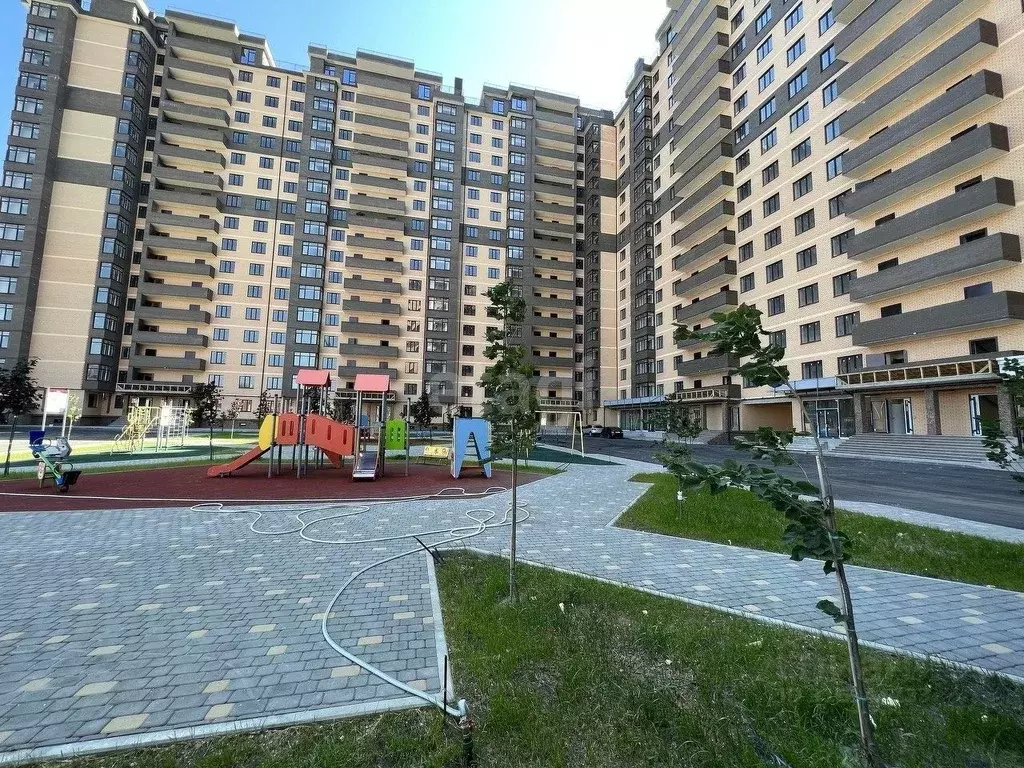 2-к кв. Карачаево-Черкесия, Черкесск Кавказская ул., 92/в 3 (77.1 м) - Фото 0