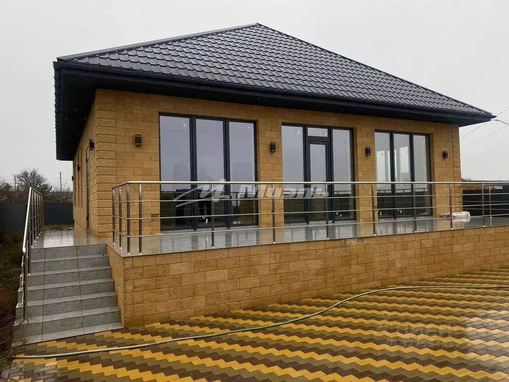 Дом в Крым, Сакский район, с. Фрунзе ул. Вишневая (160 м) - Фото 1