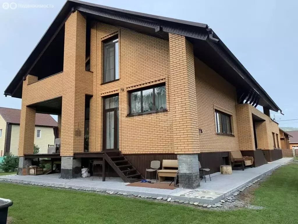 Дом в село Майма, улица М. Стяжкина (353.3 м) - Фото 1