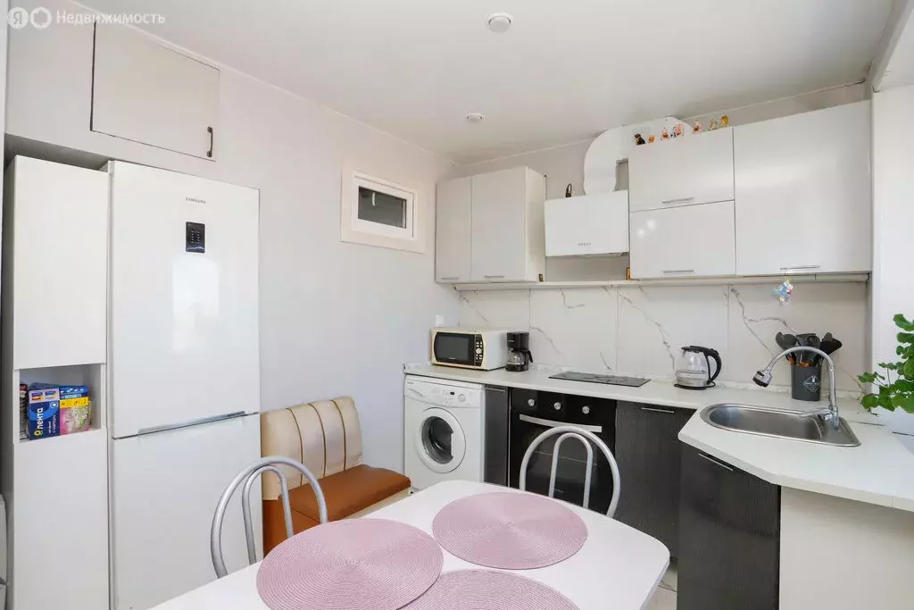 3-комнатная квартира: Иркутск, улица Красных Мадьяр, 133 (55 м) - Фото 1