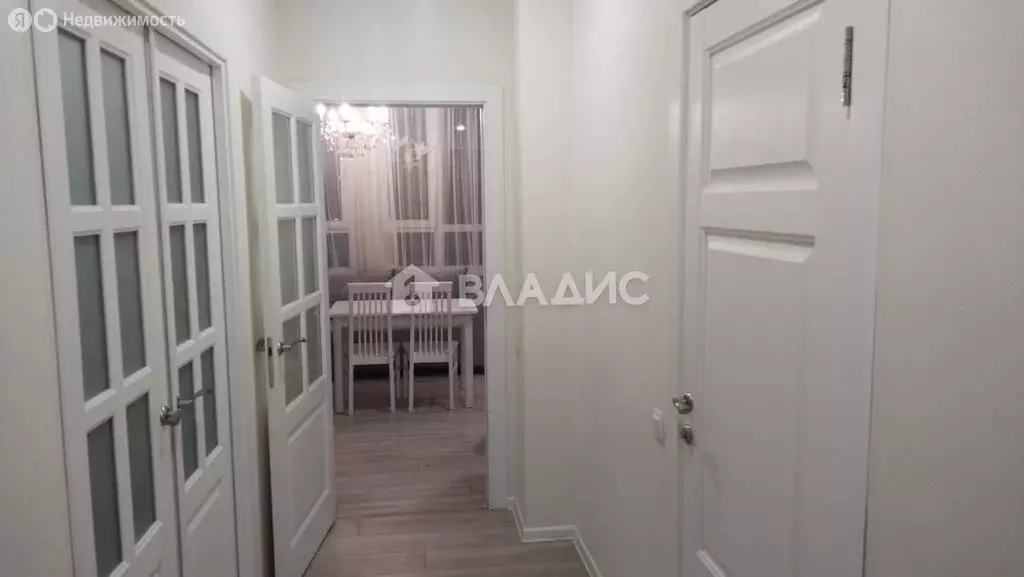 2-комнатная квартира: Белгород, улица Есенина, 9к3 (57 м) - Фото 0