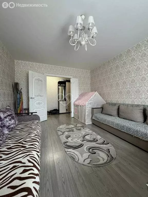 3-комнатная квартира: Волгоград, район Семь Ветров, улица Константина ... - Фото 2