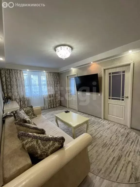 4-комнатная квартира: Златоуст, проспект имени Ю.А. Гагарина, 8-я ... - Фото 1