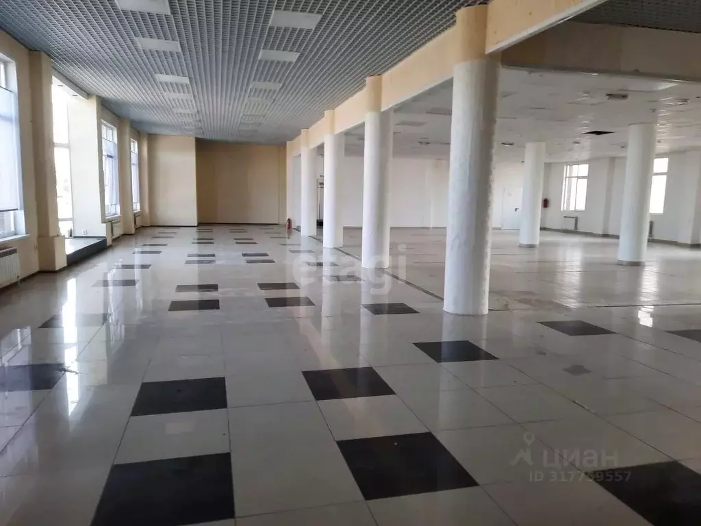Торговая площадь в Пермский край, Добрянка ул. Победы, 55 (450 м) - Фото 1