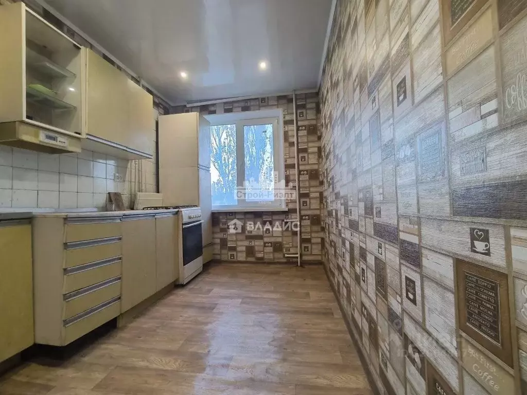 2-к кв. Крым, Керчь ул. Фурманова, 17/27 (43.9 м) - Фото 0