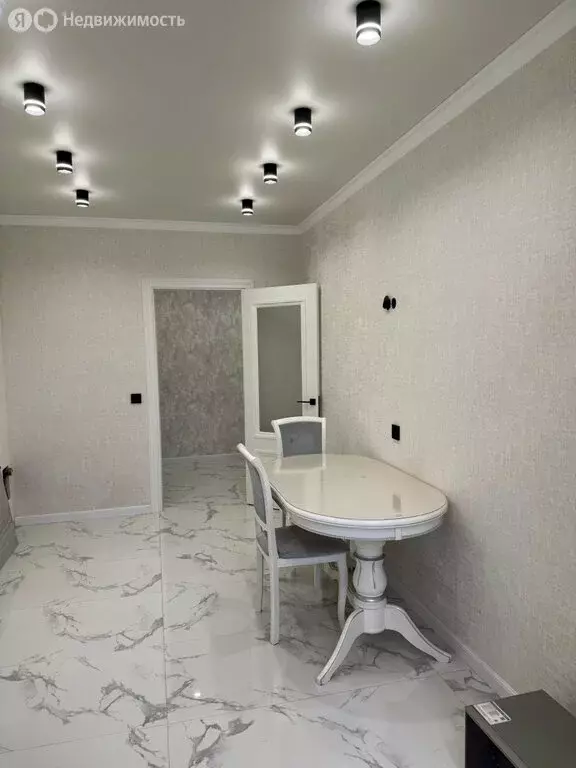 2-комнатная квартира: Владикавказ, улица Билара Кабалоева, 4 (60 м) - Фото 1