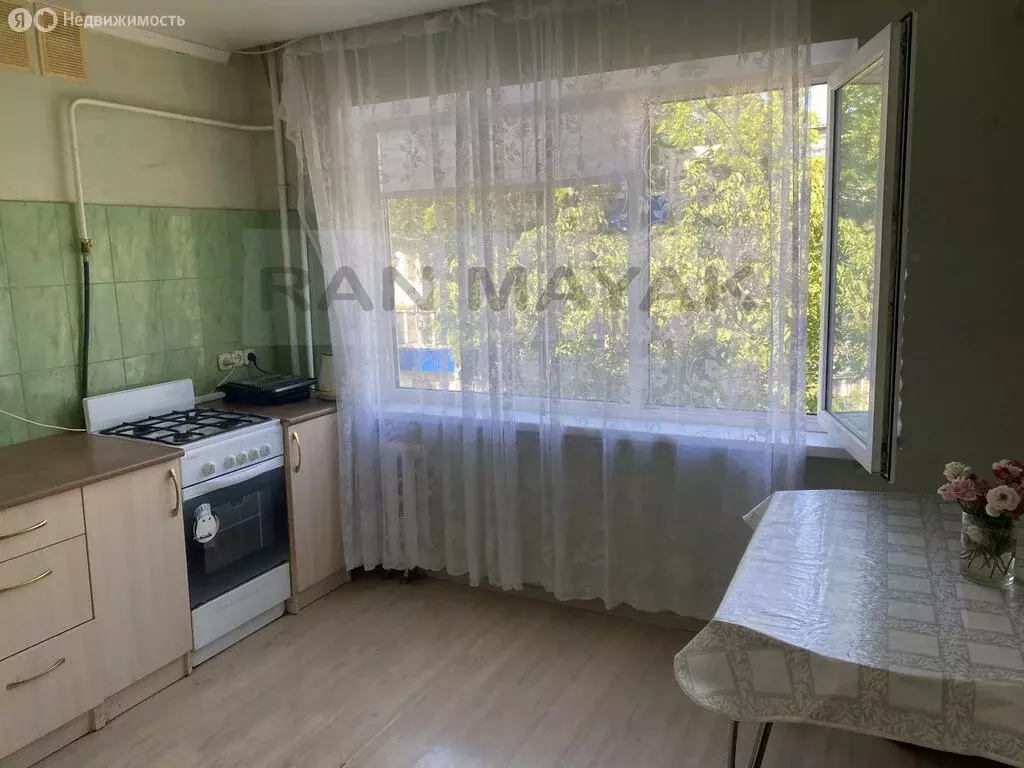 1-комнатная квартира: Майкоп, улица Коммунаров, 9 (36 м) - Фото 1