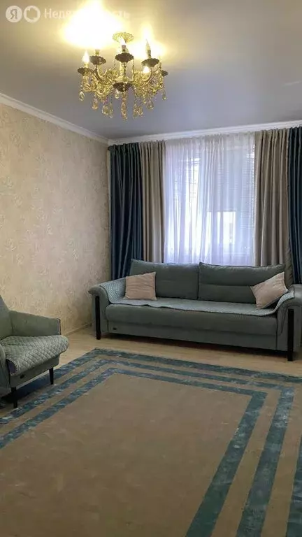 3-комнатная квартира: Махачкала, улица Азизова, 25В (70 м) - Фото 0
