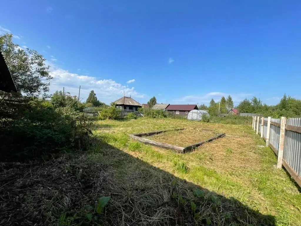 Дом в Кемеровская область, Мыски Октябрьская ул., 9 (100 м) - Фото 0