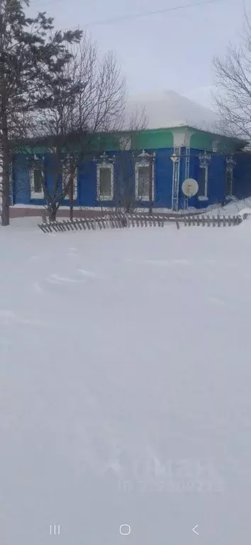 Дом в Саратовская область, Петровский район, Новозахаркинское ... - Фото 1