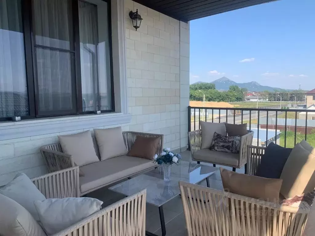 Дом в Ставропольский край, Ессентуки Поэтическая ул., 44 (100 м) - Фото 2