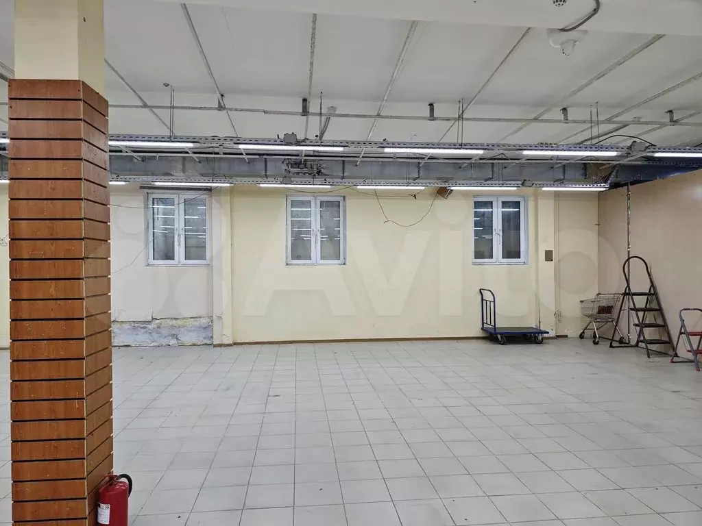 Помещение свободного назначения 300 м2 в аренду - Фото 1