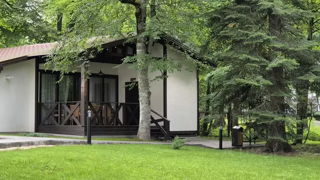Дом в Карачаево-Черкесия, Зеленчукский район, с. Архыз ул. Банковская, ... - Фото 0