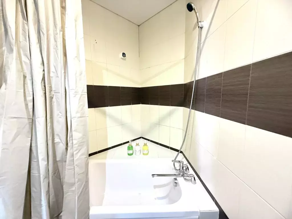 1-к кв. Тюменская область, Тюмень ул. Малыгина, 90 (50.0 м) - Фото 2