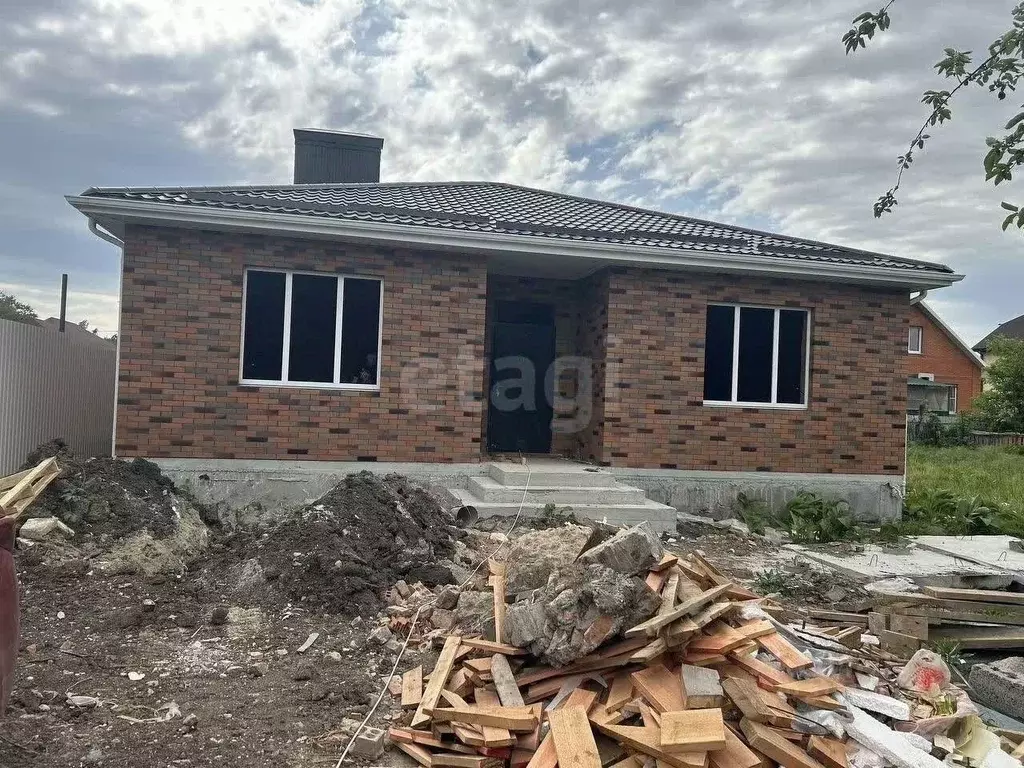 Дом в Ростовская область, Батайск ул. Чапаева (100 м) - Фото 0