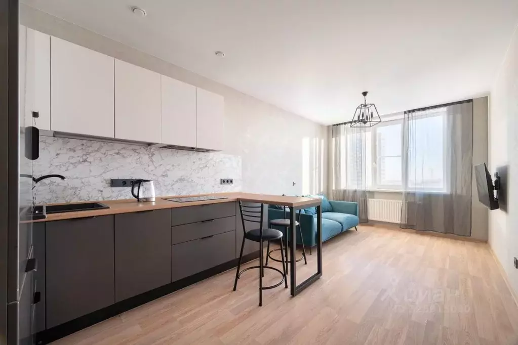 2-к кв. Свердловская область, Екатеринбург ул. Дорожная, 18 (64.7 м) - Фото 1