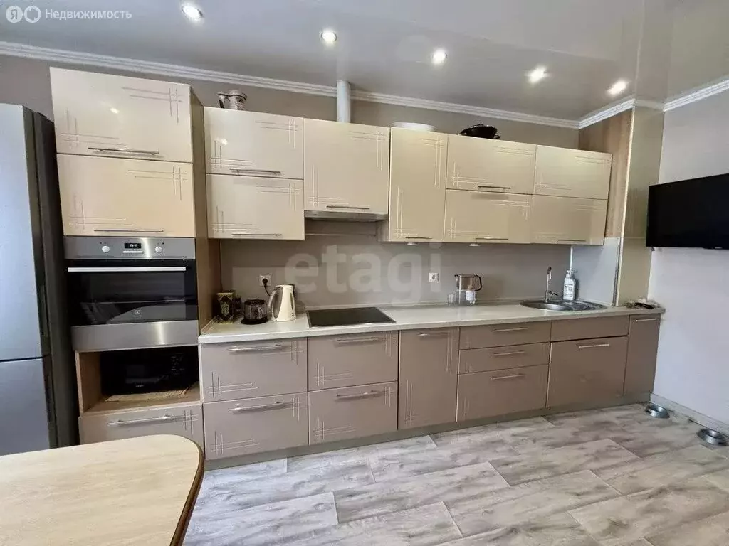 3-комнатная квартира: Омск, улица Долгирева, 5 (81 м) - Фото 1