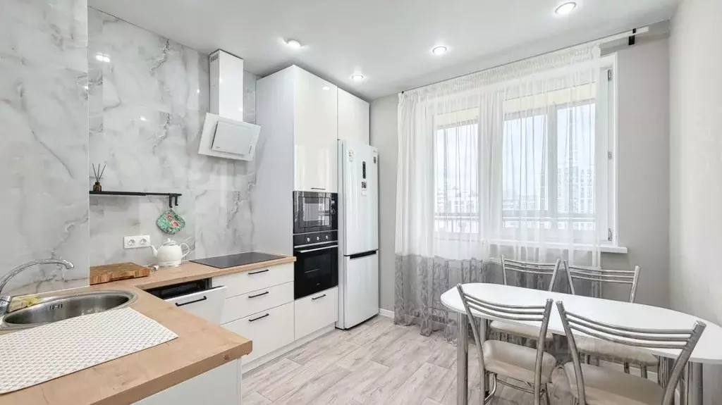 2-к кв. Татарстан, Казань ул. Адоратского, 1Б (72.0 м) - Фото 1