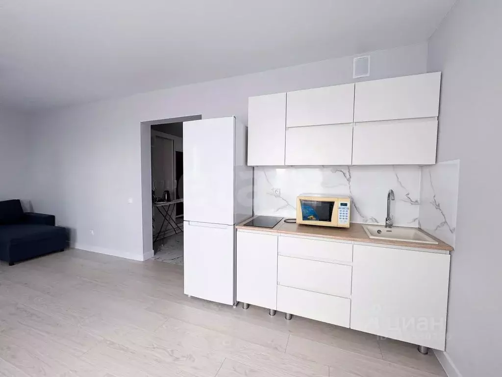 Студия Оренбургская область, Оренбург ул. Автомобилистов, 13 (32.8 м) - Фото 1