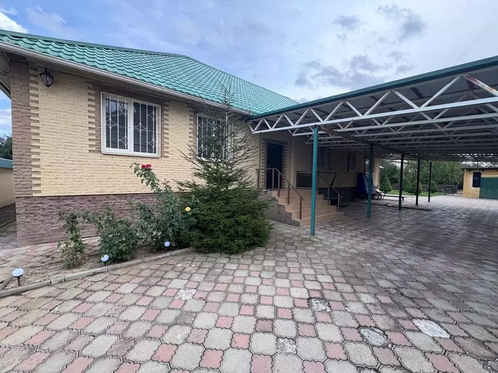 Дом в Ставропольский край, Новоалександровск  (160 м) - Фото 1