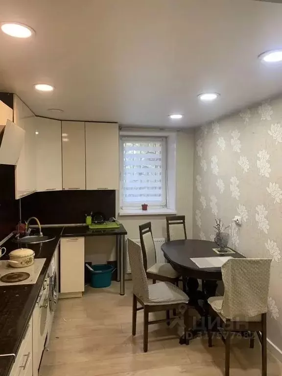 3-к кв. Крым, Симферополь ул. Ладыгина, 21 (100.0 м) - Фото 0