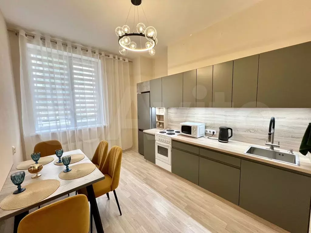 2-к. квартира, 60 м, 1/18 эт. - Фото 0