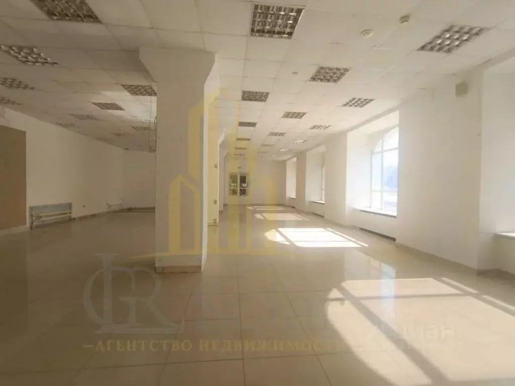 Торговая площадь в Башкортостан, Уфа просп. Октября, 1/2 (220 м) - Фото 1