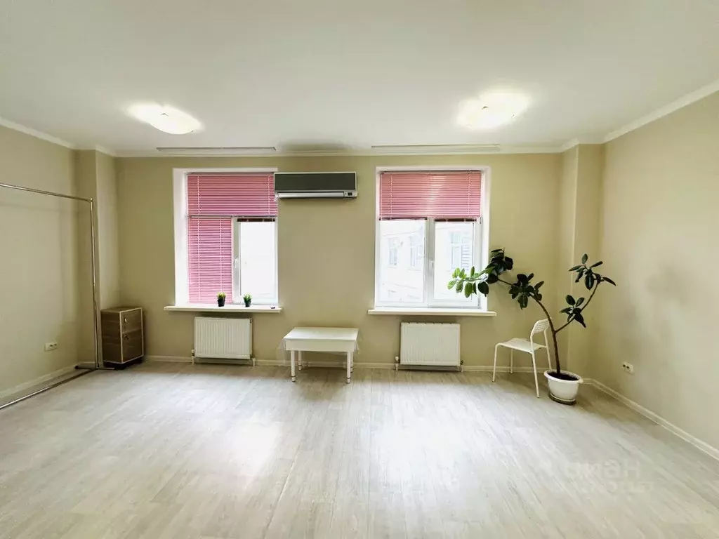 Офис в Астраханская область, Астрахань Красная Набережная ул., 27/21 ... - Фото 1