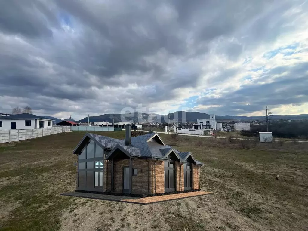 Дом в Крым, Симферопольский район, Добровское с/пос, с. Заречное ул. ... - Фото 1