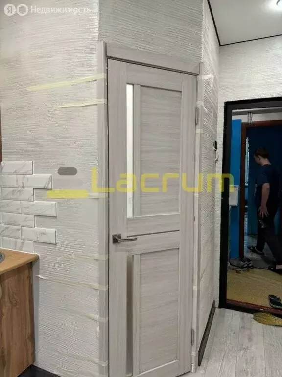 Квартира-студия: Красноярск, улица Железнодорожников, 9 (12 м) - Фото 1