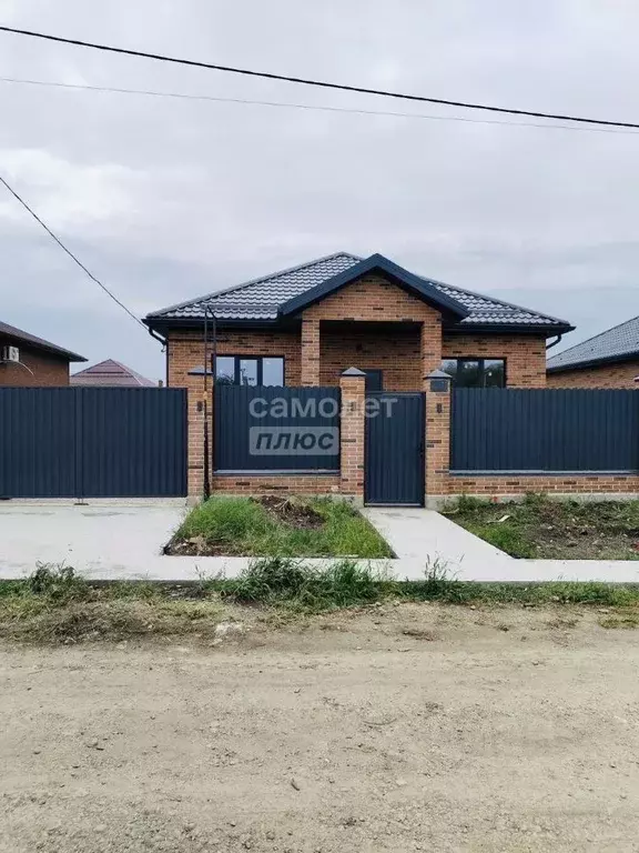 Дом в Краснодарский край, Динской район, с. Красносельское, Молодежный ... - Фото 1