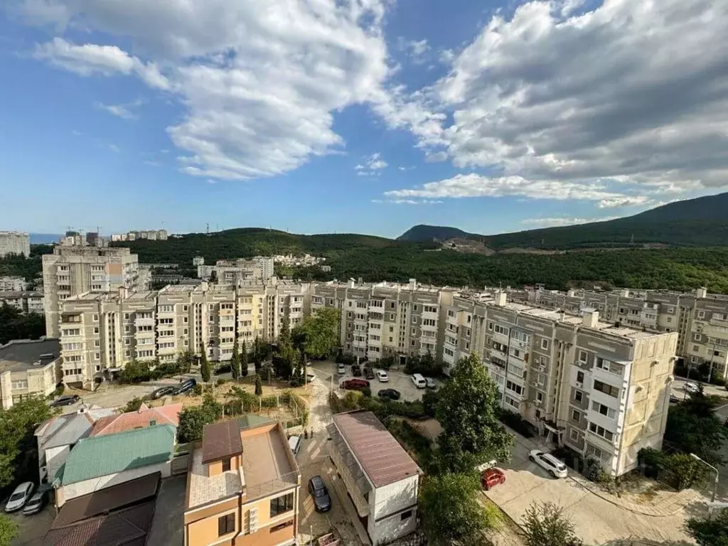 1-к кв. крым, алушта ул. 60 лет ссср, 18 (55.8 м) - Фото 1