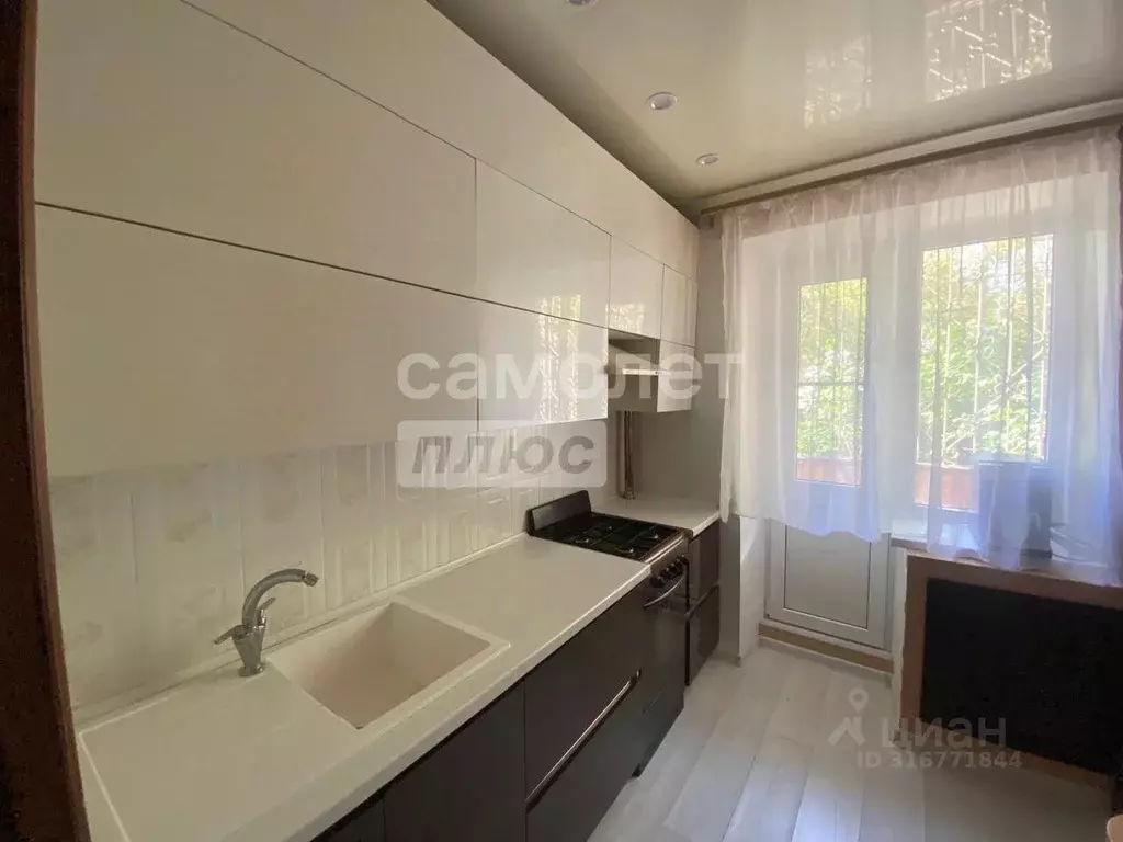 3-к кв. Астраханская область, Астрахань Заводская пл., 60 (67.0 м) - Фото 0
