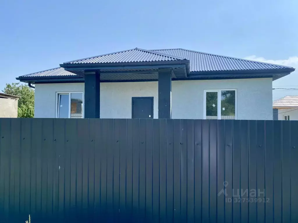 Дом в Краснодарский край, Темрюк ул. Анджиевского (90 м) - Фото 1