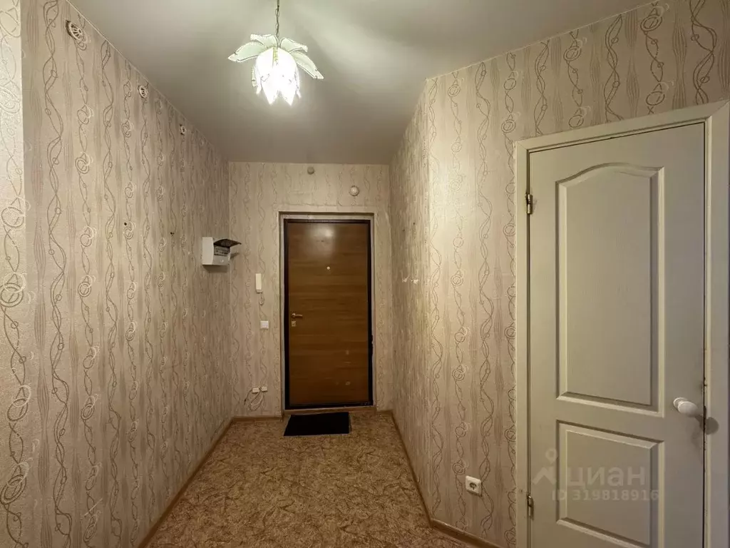 1-к кв. Татарстан, Набережные Челны ул. Имени Сергея Максютова, 3 ... - Фото 0