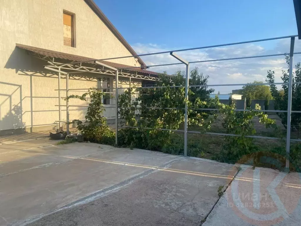 Дом в Крым, Красноперекопский район, с. Ишунь ул. Горького, 2Е (220 м) - Фото 1