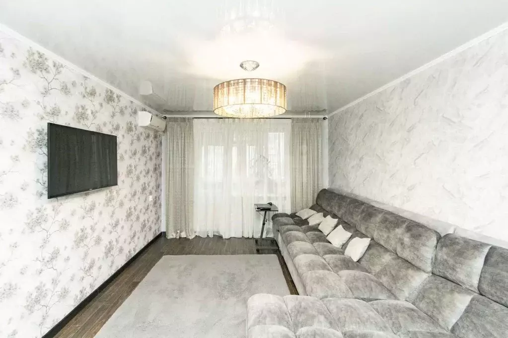 3-к кв. Тюменская область, Тюмень Широтная ул., 134 (85.4 м) - Фото 0