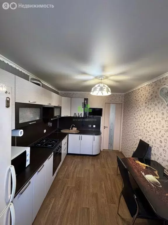 2-комнатная квартира: Нефтекамск, Комсомольский проспект, 43 (57 м) - Фото 1