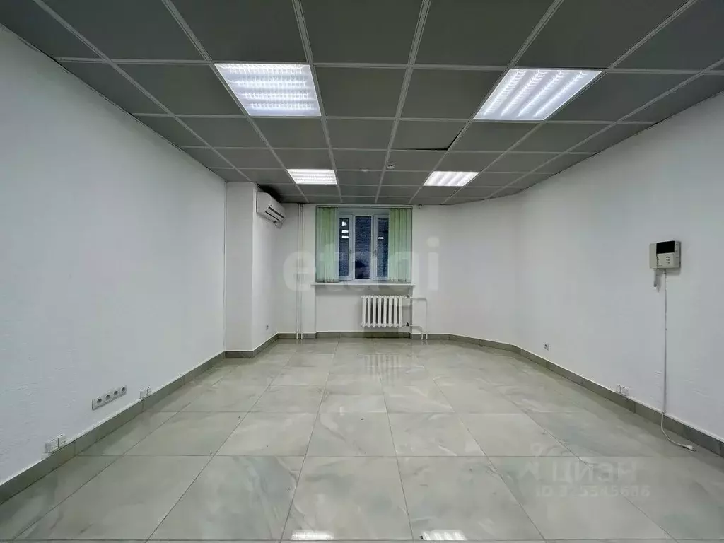 Помещение свободного назначения в Тюменская область, Тюмень ул. ... - Фото 1